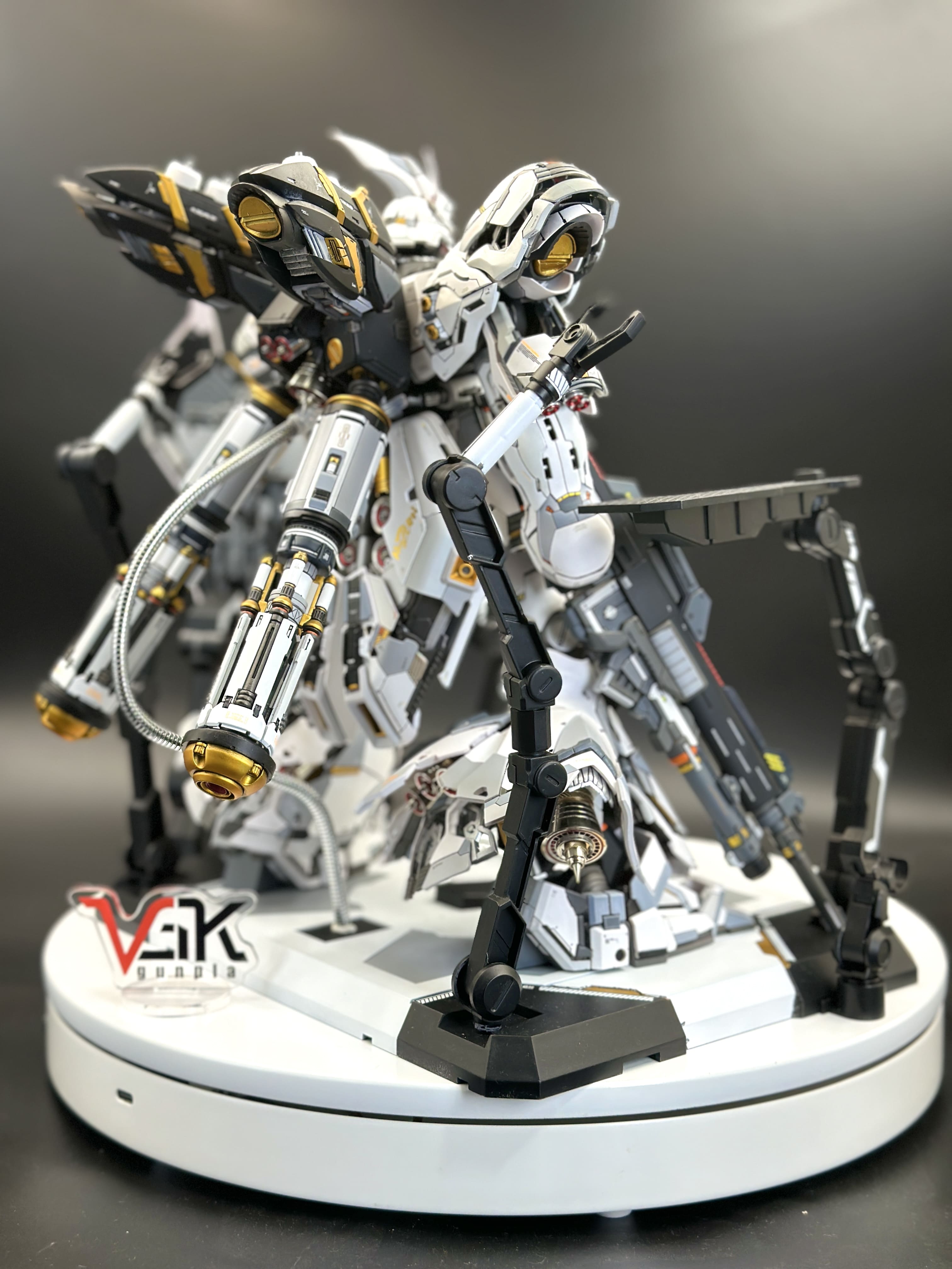 Yujiao Land Studio Resin Conversion Kit 1/100 Sazabi MSN-04 (White Version)