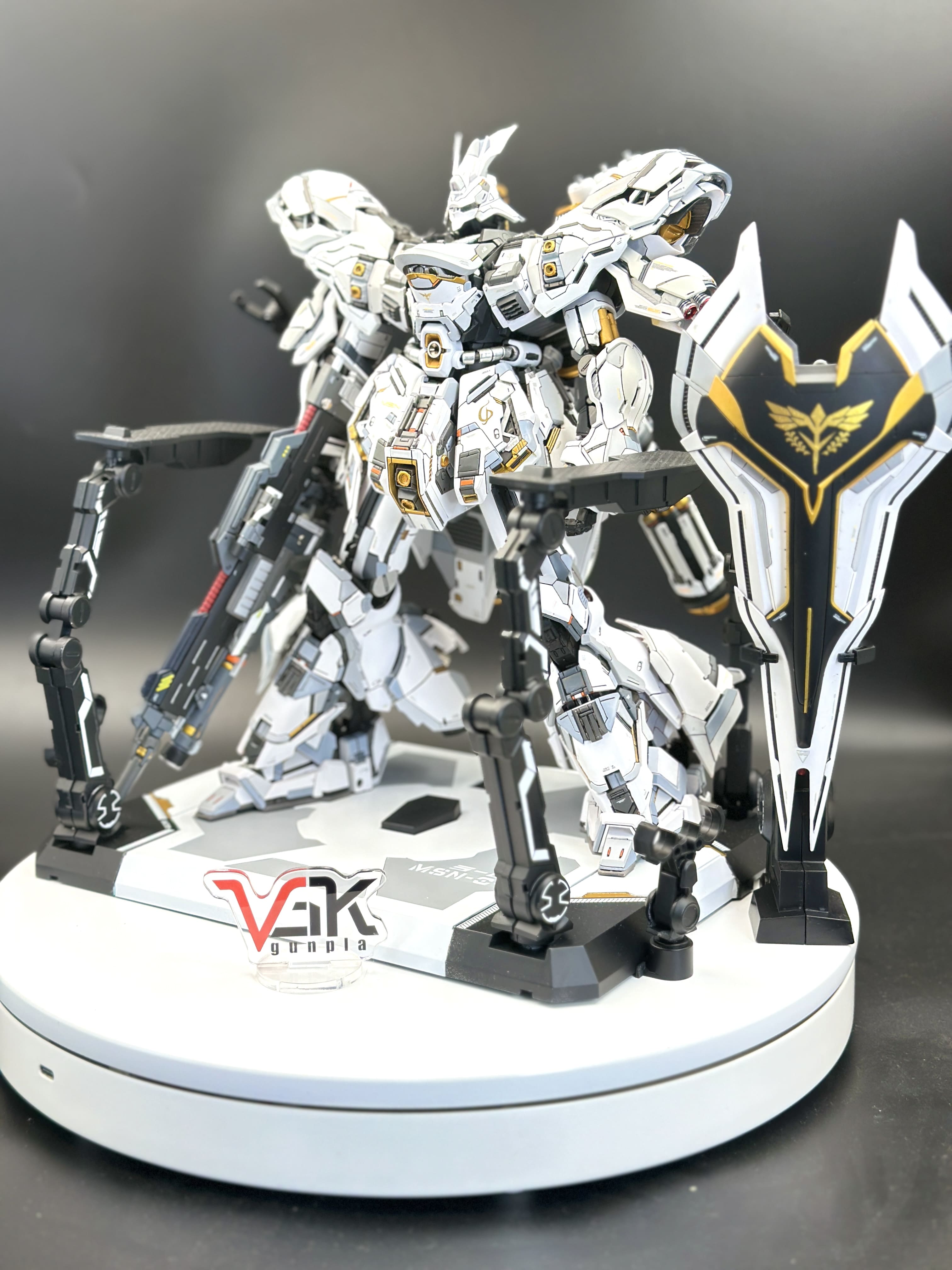 Yujiao Land Studio Resin Conversion Kit 1/100 Sazabi MSN-04 (White Version)