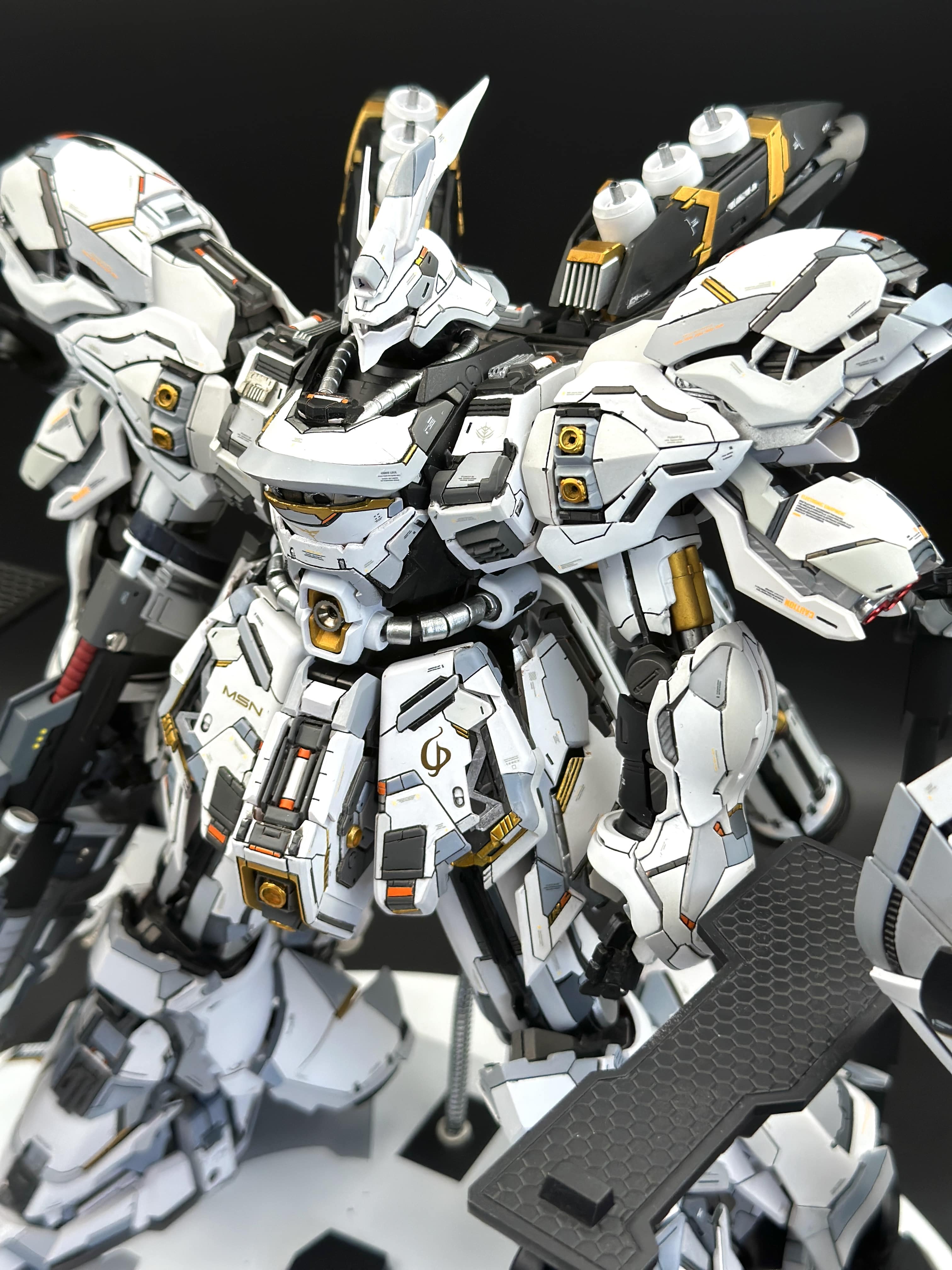Yujiao Land Studio Resin Conversion Kit 1/100 Sazabi MSN-04 (White Version)