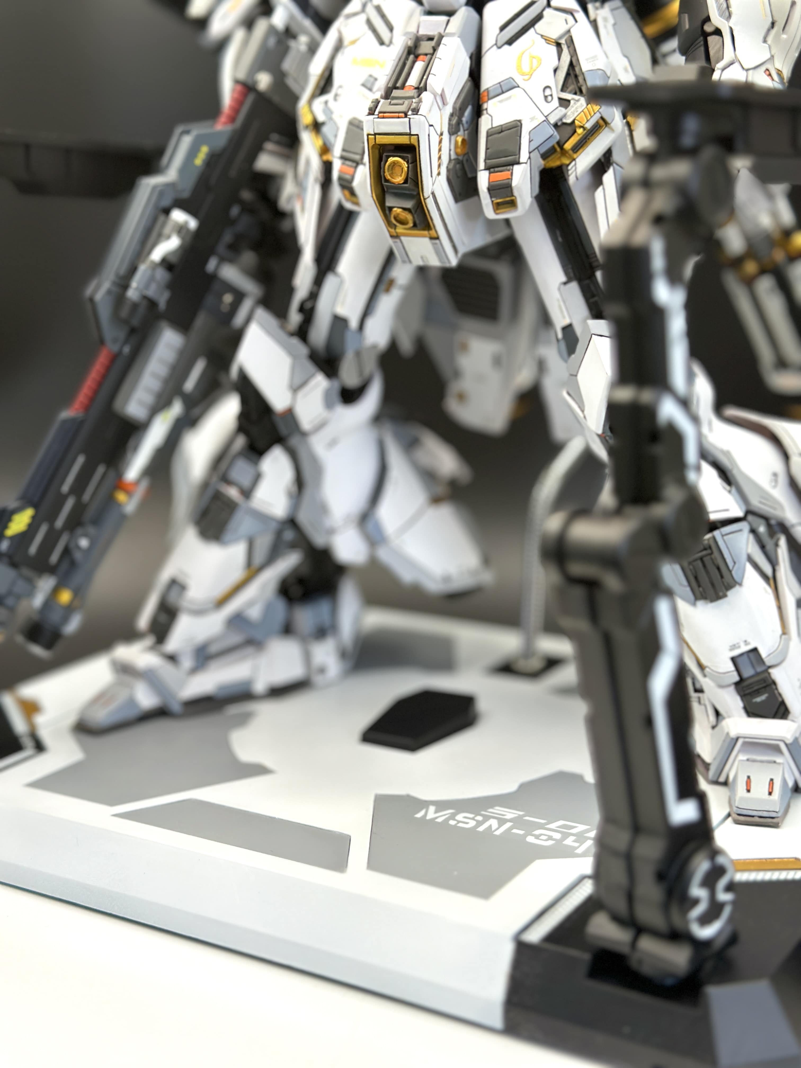 Yujiao Land Studio Resin Conversion Kit 1/100 Sazabi MSN-04 (White Version)