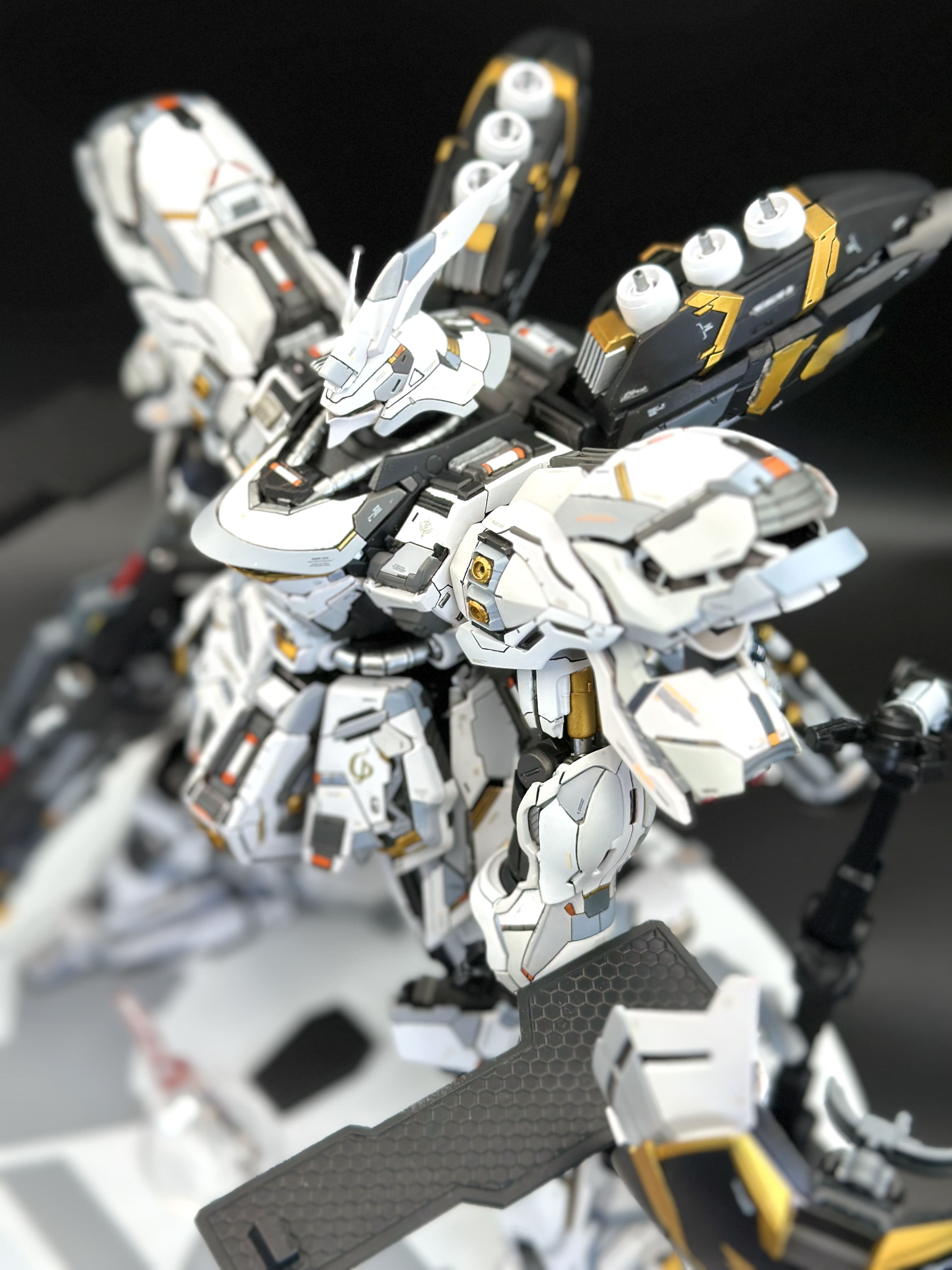 Yujiao Land Studio Resin Conversion Kit 1/100 Sazabi MSN-04 (White Version)