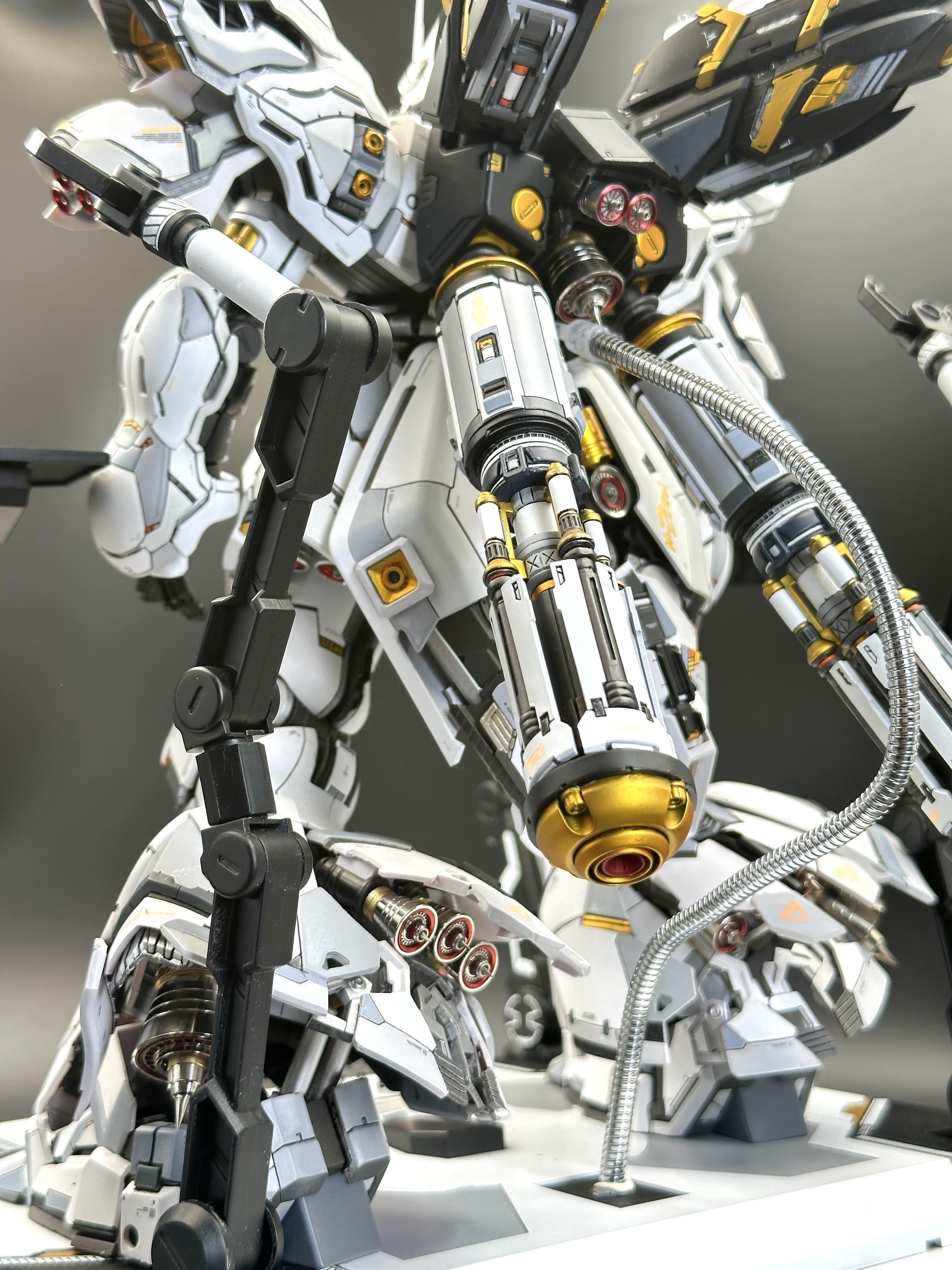 Yujiao Land Studio Resin Conversion Kit 1/100 Sazabi MSN-04 (White Version)