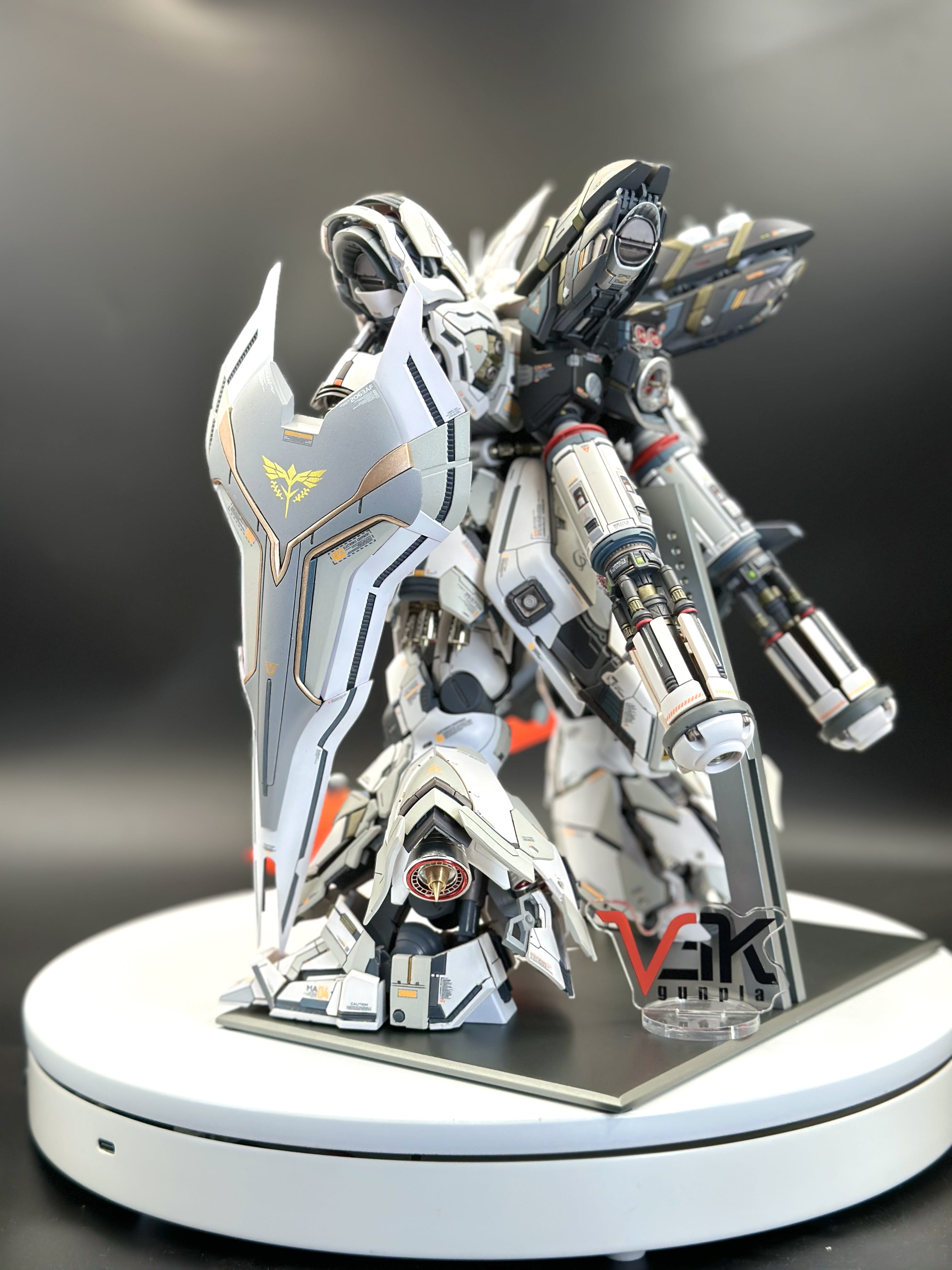 Yujiao Land Studio Resin Conversion Kit 1/100 Sazabi MSN-04 (White Version)