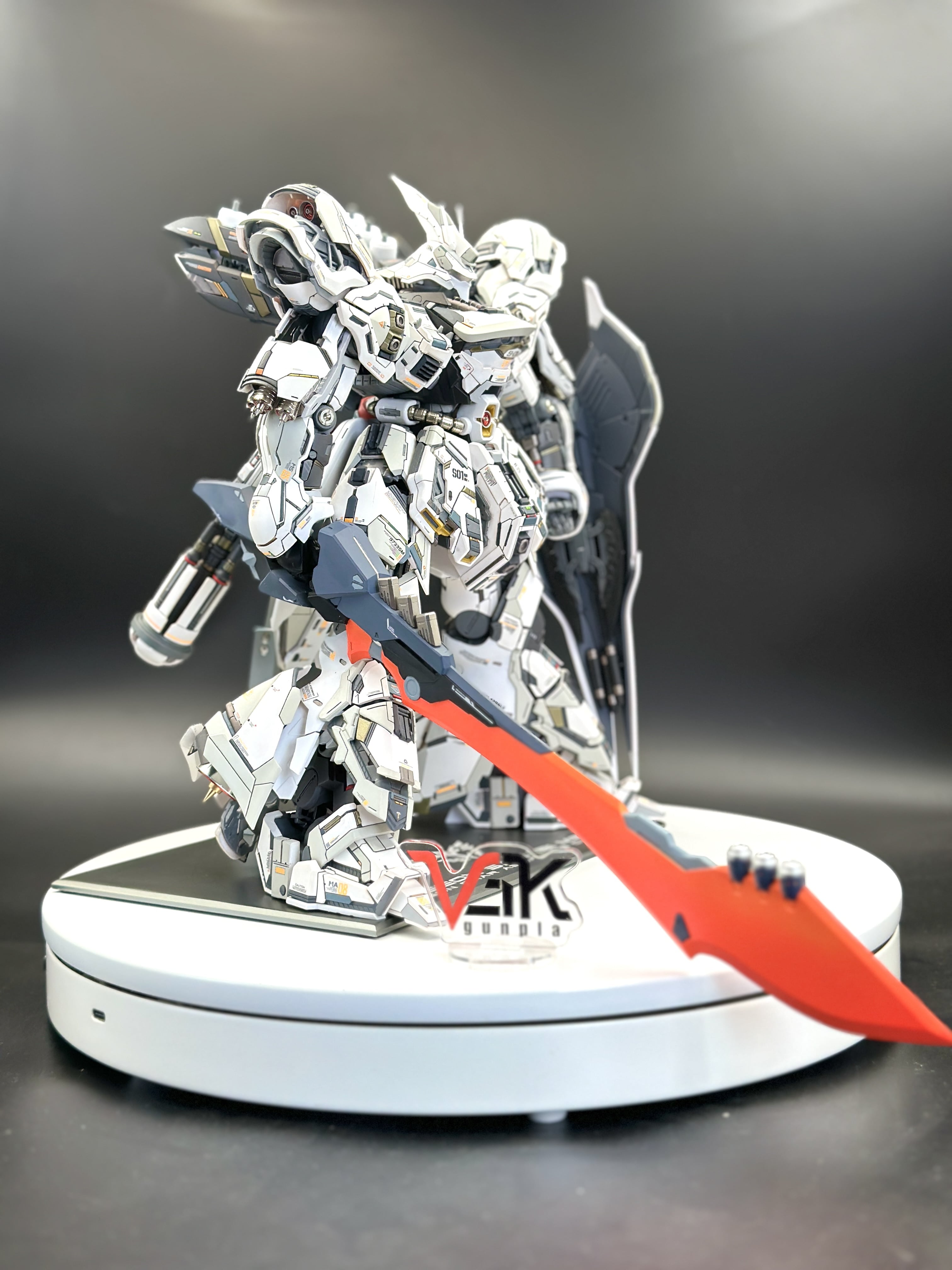 Yujiao Land Studio Resin Conversion Kit 1/100 Sazabi MSN-04 (White Version)