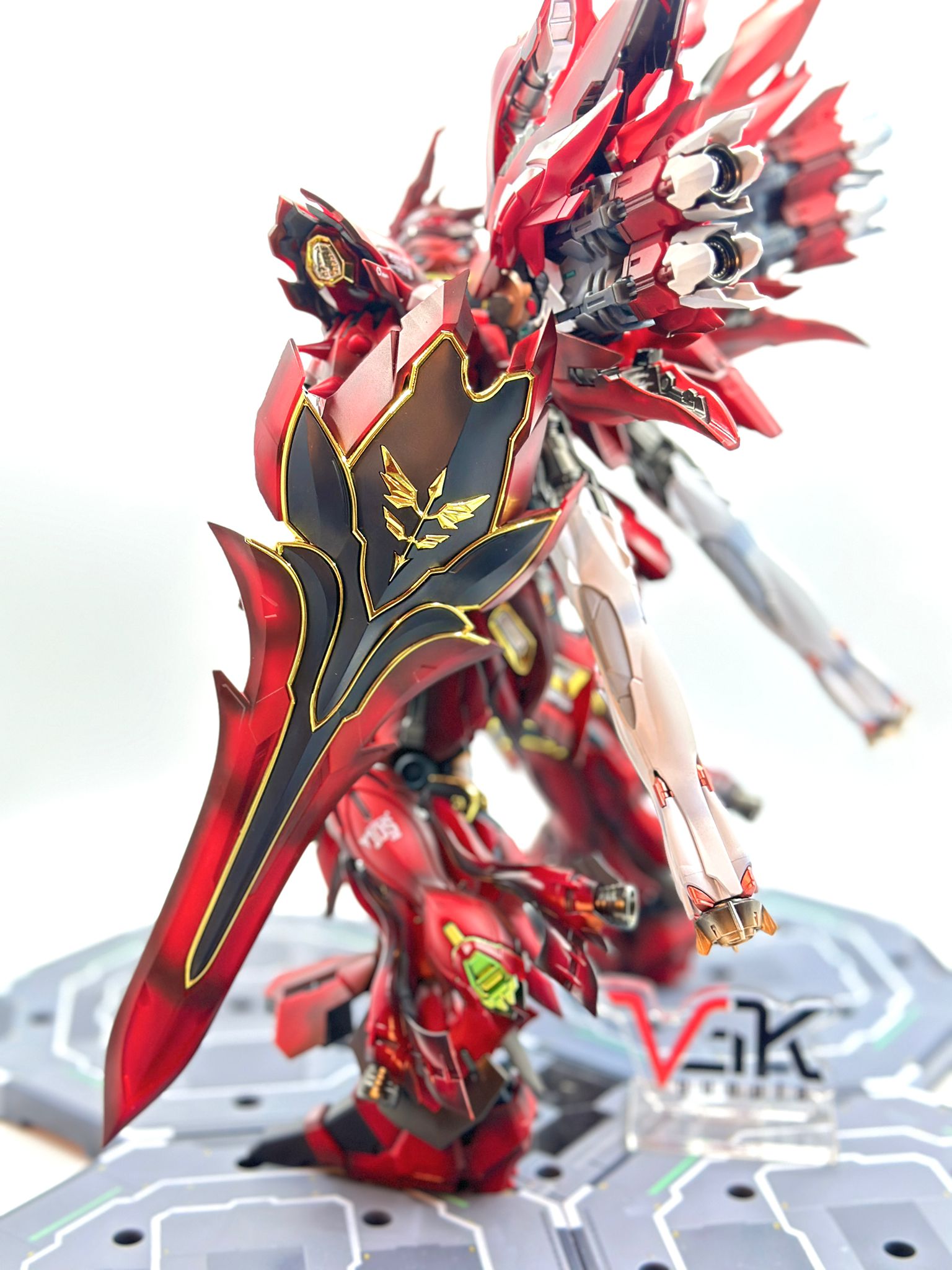 akumi Studio Resin Conversion Kit 1/100 Sinanju MSN-06S (Gloss Varnish Version)